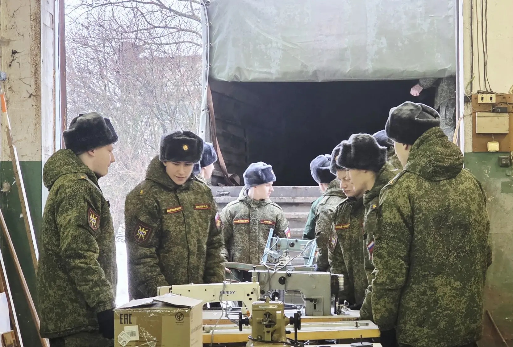 ОГУ имени И.С. Тургенева отправил очередную партию гуманитарного груза для российских военнослужащих фото: ОГУ имени И.С. Тургенева отправил очередную партию гуманитарного груза для российских военнослужащих