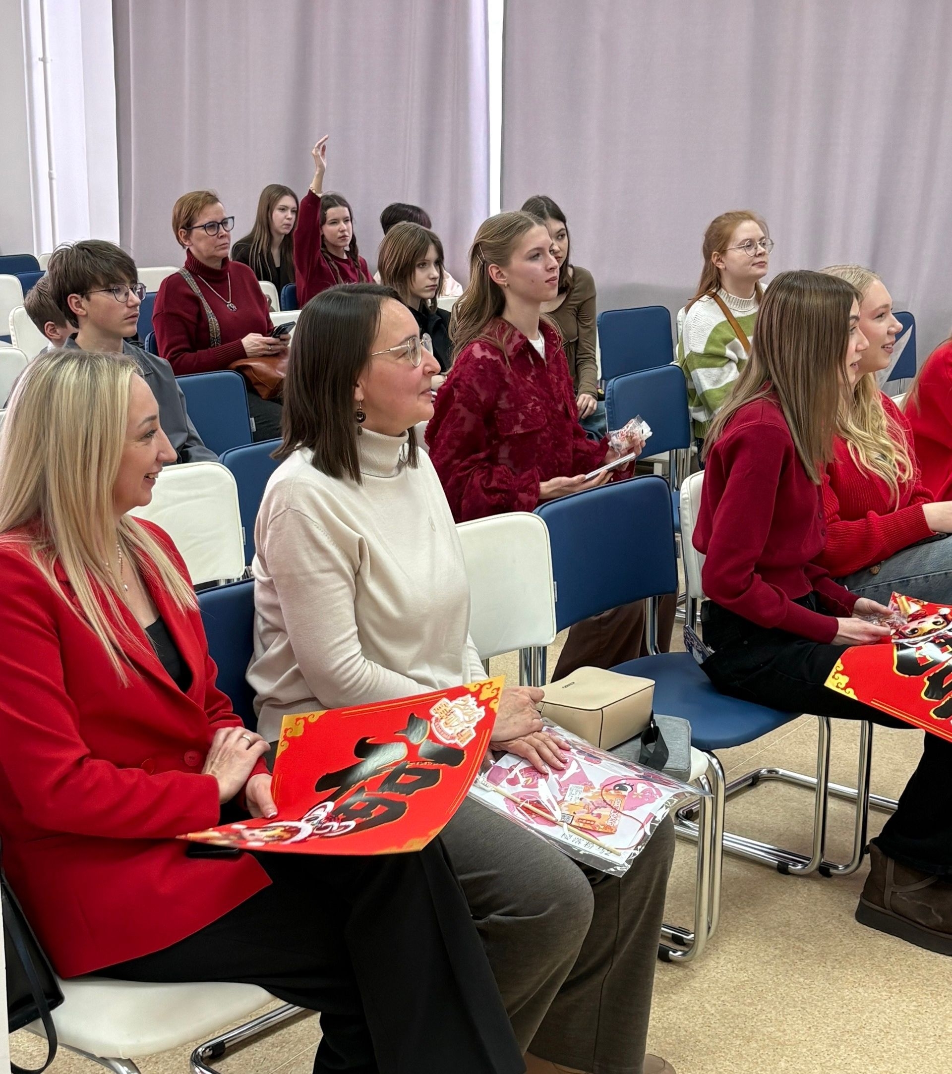 фото: На площадке ОГУ имени И.С. Тургенева  состоялся фестиваль «Большая ярмарка Хуанхэ»