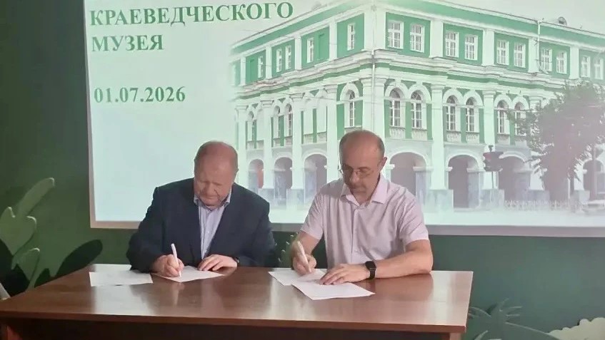 фото: И.о. ректора ОГУ имени И.С. Тургенева Павел Меркулов принял участие в церемонии передачи артефактов Орловскому краеведческому музею